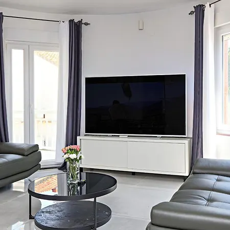 Apartament Family-friendly With Swimming Pool Zecevo Rtic, - 8366 Rogoznica (Sibenik-Knin)