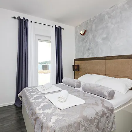 Apartament Family-friendly With Swimming Pool Zecevo Rtic, - 8366 Rogoznica (Sibenik-Knin)