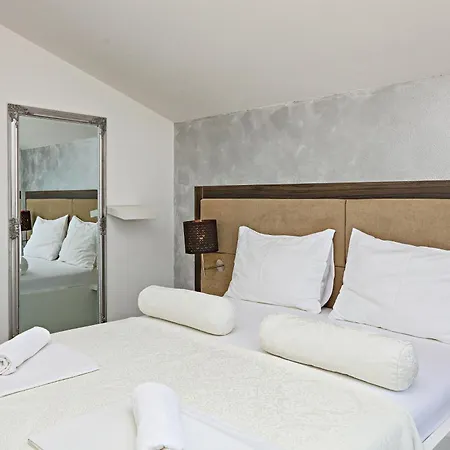 Apartman Family-friendly With Swimming Pool Zecevo Rtic, - 8366 Rogoznica (Sibenik-Knin)