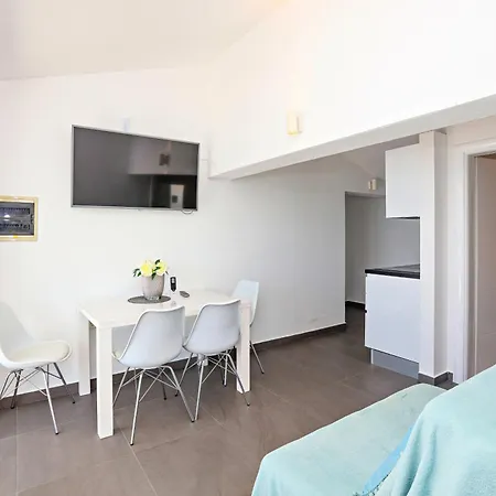 Apartman Family-friendly With Swimming Pool Zecevo Rtic, - 8366 Rogoznica (Sibenik-Knin)
